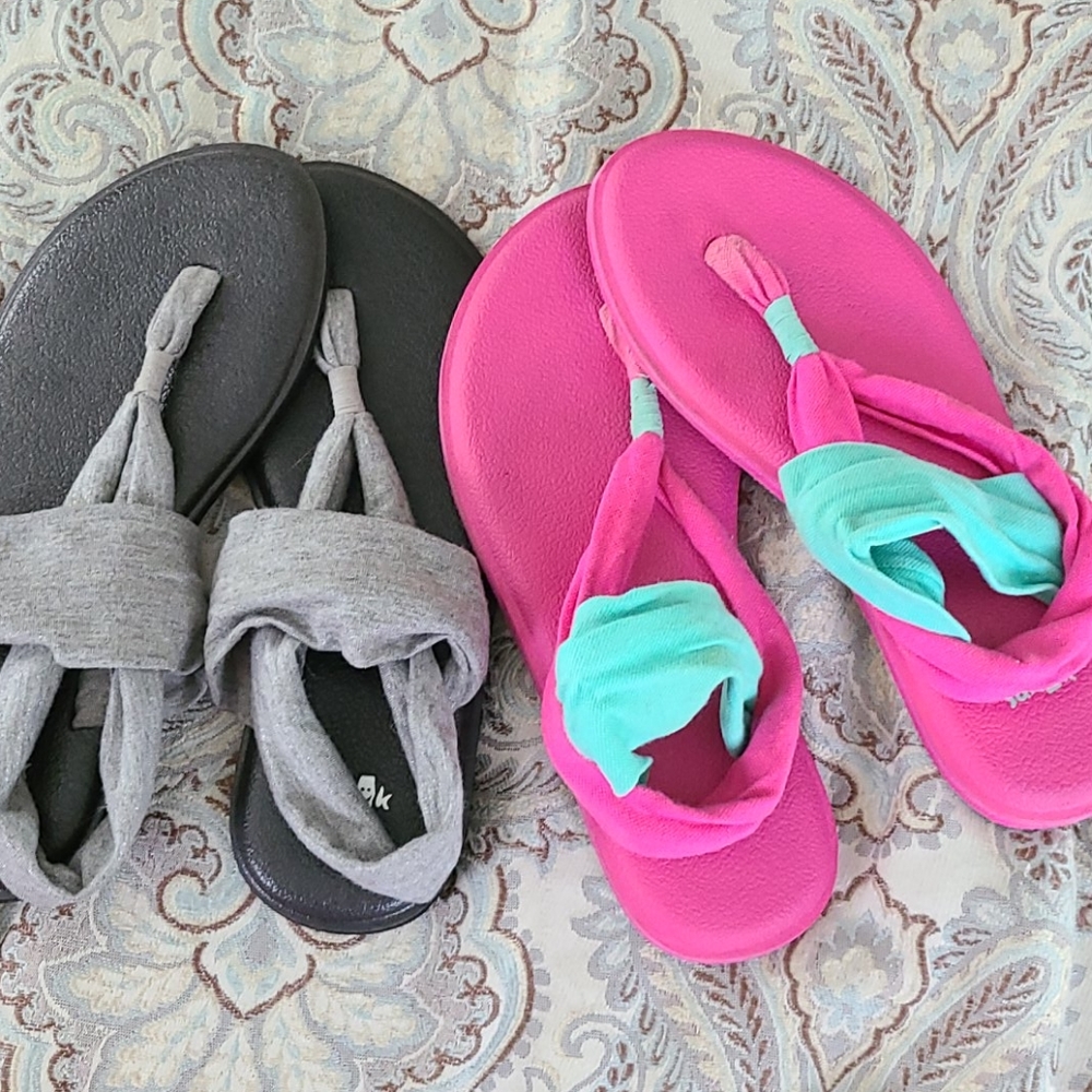Sanuk Sling Sandals 2 pair size 4-5